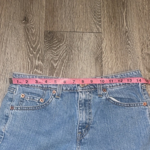 Vintage Levi’s Women's Blue Denim Shorts size 9 super low stretch 2 inch inseam - Picture 6 of 7